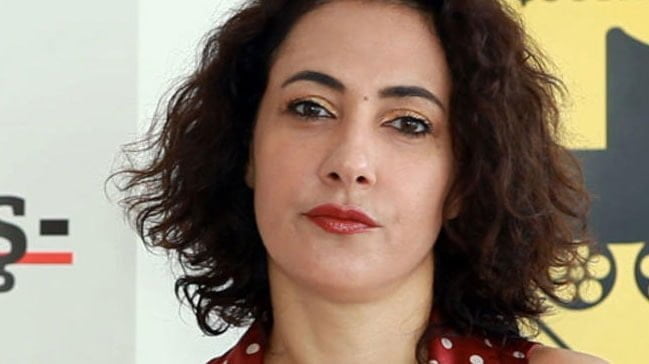 Sanatçı Meltem Cumbul, İstanbul-İzmir otoyolunu öven Demet Akalın’a tepki gösterdi