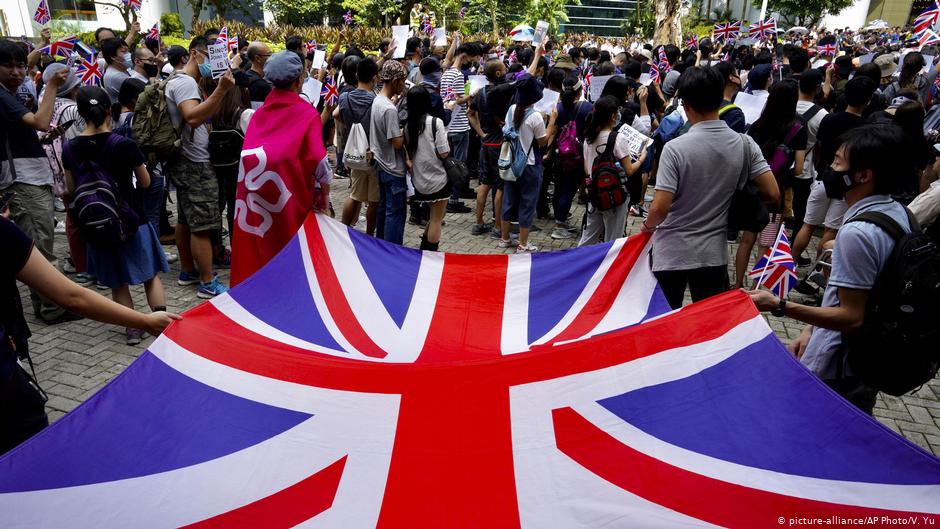 Hong Kong’da göstericiler İngiltere’den destek istedi