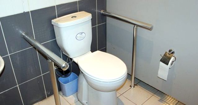 17 yaşındaki genç kız, tuvalette doğurduğu bebeğini çöp kovasına attı!