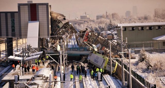 Ankara’da 9 kişinin ölümüyle sonuçlanan hızlı tren kazasında, 10 sanığa 15 yıla kadar hapis istendi