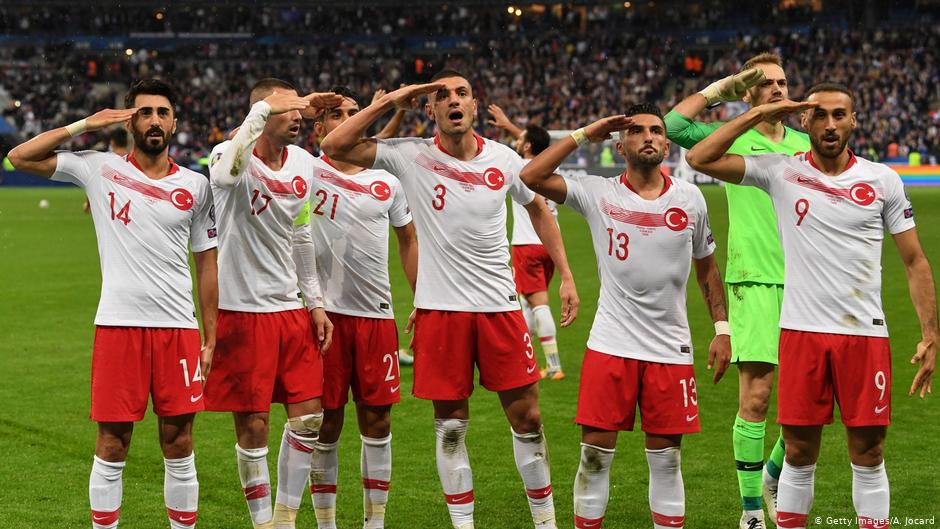 UEFA’dan Türkiye’ye asker selamı cezası