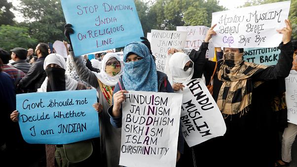 Hindistan’da vatandaşlık yasasına karşı protestolar üniversitelere yayılıyor!