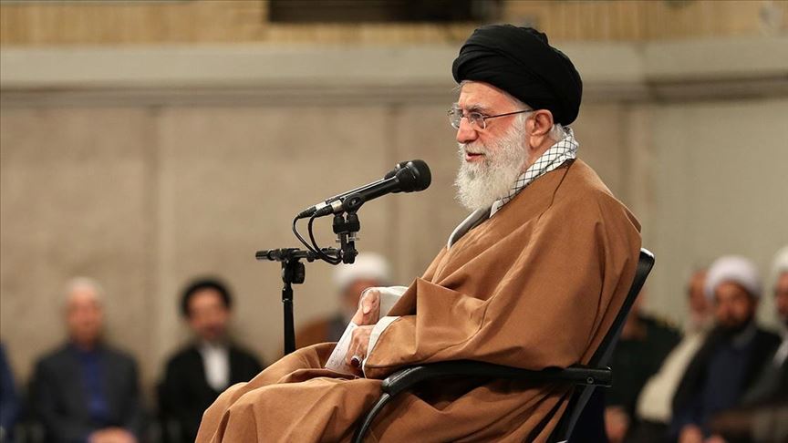 8 yıl sonra ilk kez Cuma namazı kıldıran Hamaney’den Trump’a sert sözler: Soytarı