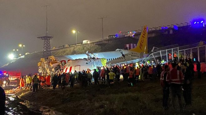 Sabiha Gökçen’de Pegasus uçağı pistten çıktı: 3 kişi öldü, 180 kişi yaralandı