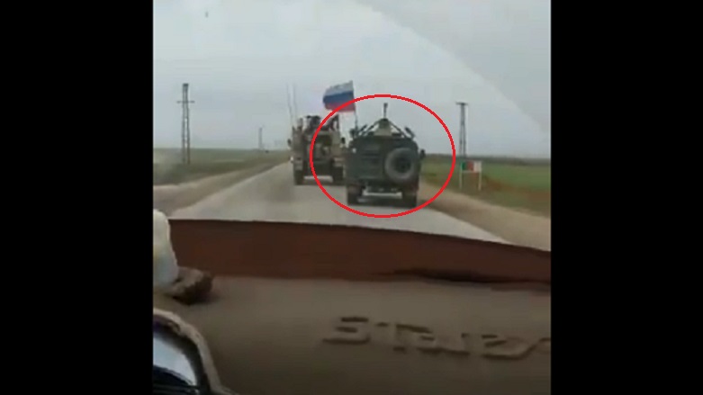 ABD askeri Kamışlo’da Rus aracının önünü kesti!