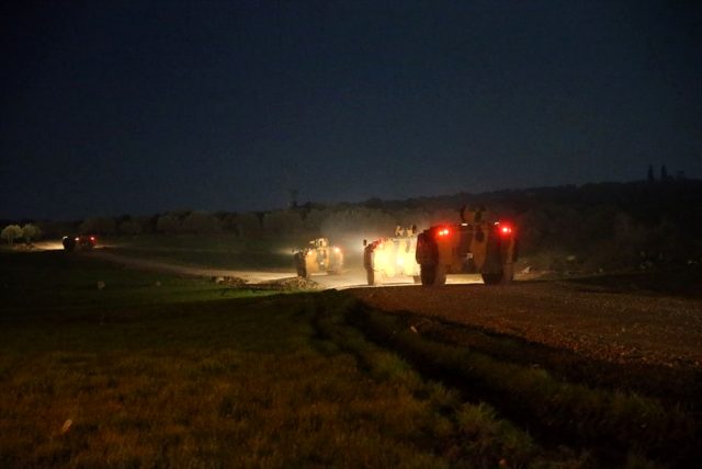 İdlib’e gece yarısı askeri sevkiyat yapıldı!