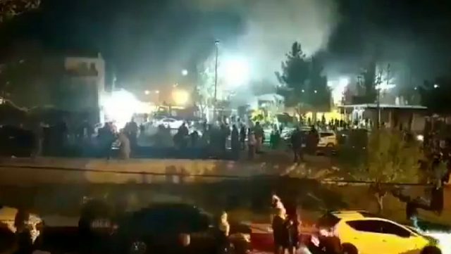 Batman Cezaevi’nin önünde toplanan kalabağa güvenlik güçleri müdahale etti
