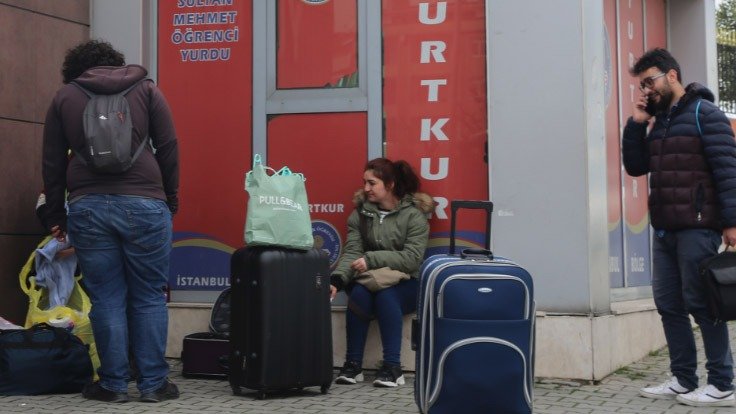 Kovid-19 hastalarıyla yakın temaslıların karantina süresi 10 güne indi