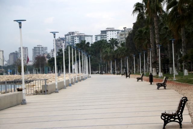 Mersin’de zaman ayarlı ses bombası patladı