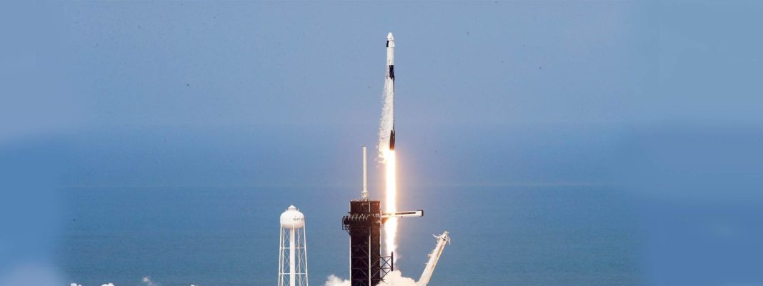 Amerikalı astronotlar Doug Hurley ve Bob Behnken’i taşıyan SpaceX’in uzay aracı Crew Dragon’un TSİ 17:30’da Uluslararası Uzay İstasyonu’yla kenetlenmesi bekleniyor