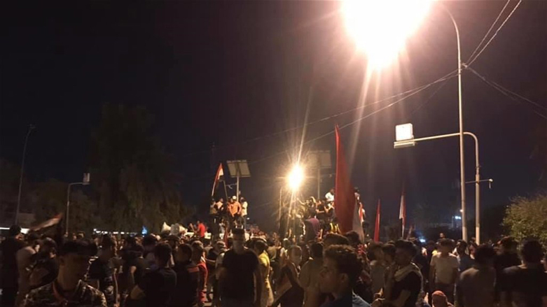 Iraklı göstericiler: Vali istifa etmezse evinin önünde grev başlar