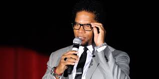 ABD’li komedyen Hughley sahnede bayıldı: Olayın ardından koronavirüs olduğunu öğrendi