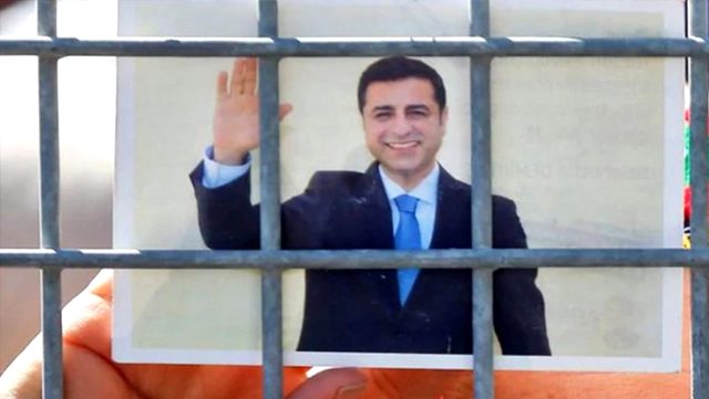 François Mitterand Enstitüsü tarafından ilk kez verilen ‘Siyasi Cesaret Ödülü’ Selahattin Demirtaş’ın
