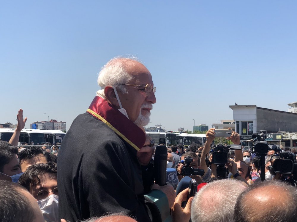 Avukatlar ‘Savunma Mitingi’ için Çağlayan’da toplandı: ‘Biz biat etmeyiz, eğilmeyiz’