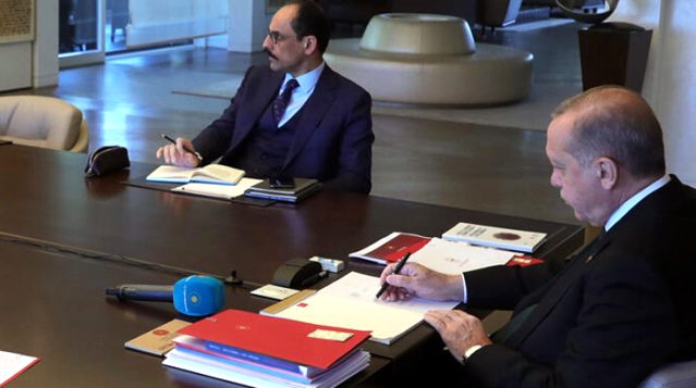 İlk kez yüz yüze toplanan Kabine toplantısı başladı! Gündemde yasakların esnetilmesi var