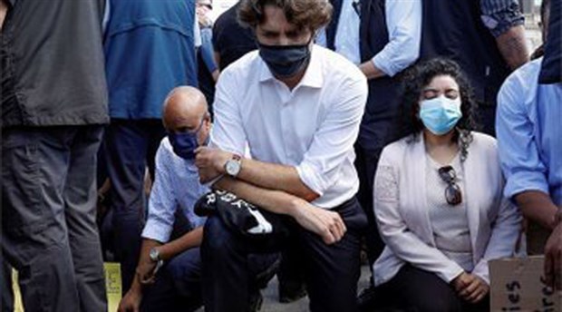 Kanada Başbakanı Trudeau, George Floyd’un öldürülmesini diz çökerek protesto etti