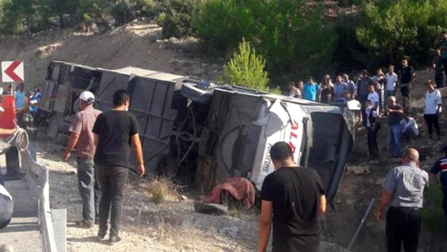 Mersin’de askerleri taşıyan otobüs devrildi: 5 asker yaşamını yitirdi, 10 asker yaralı!