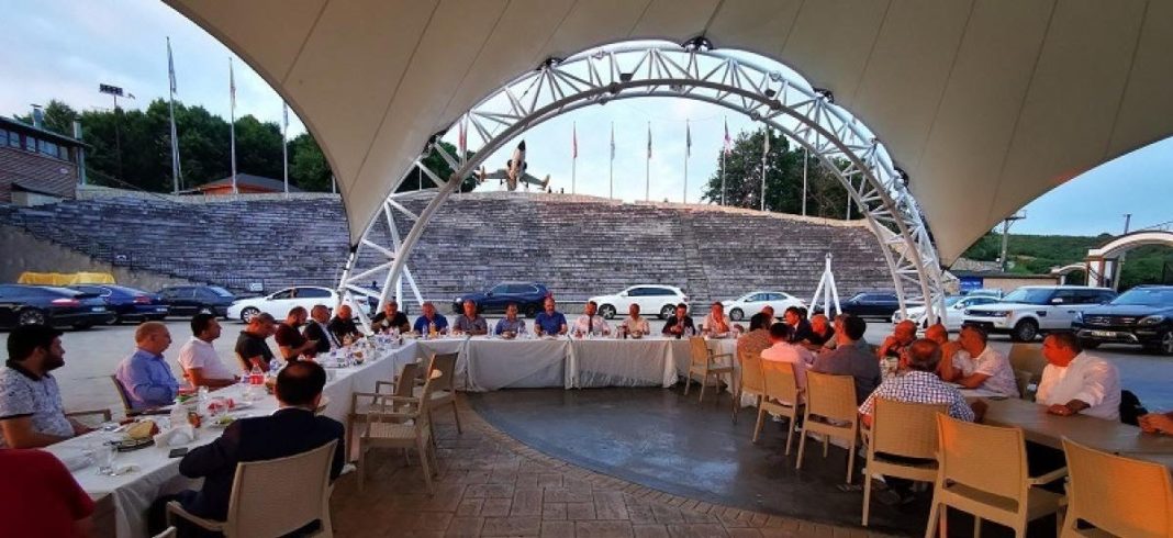 Yedi işçinin öldüğü fabrikanın sahibine moral yemeği veren, iki ustabaşına gözaltı