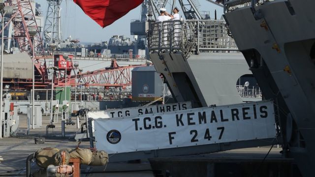 Kathimerini gazetesinden ‘Yunan gemisiyle sürtüşen Kemal Reis fırkateyninde çatlak oluştu’ iddiası