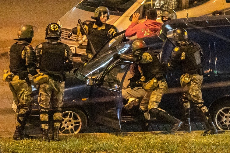 Belarus’ta protestolar dördüncü gününde: Binlerce kişi gözaltına alındı