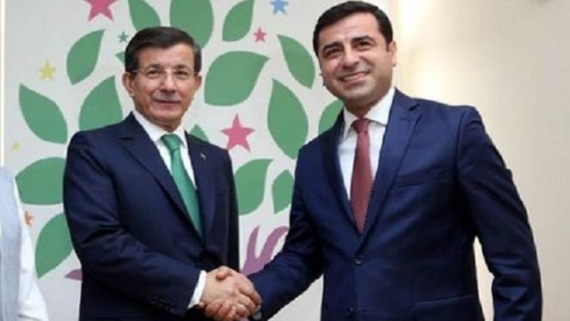 Ahmet Davutoğlu’ndan Selahattin Demirtaş’ın teklifine yanıt