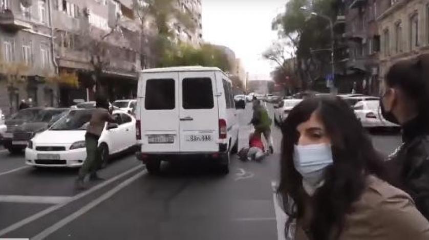 Ermenistan’da Paşinyan karşıtı protestocular yolları kapattı