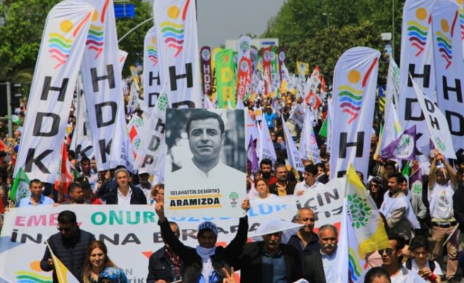 Van’da HDP binası ablukaya alındı, vekiller eylem başlattı