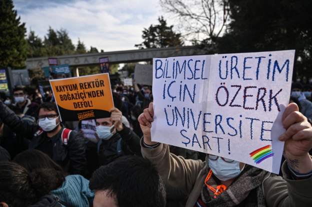 Boğaziçi Üniversitesi öğrencilerine polis müdahale etti