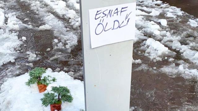 Pandemiden etkilenen işletmeciler kardan mezar yaptı: Esnaf öldü
