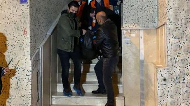 Eşini boğazından bıçaklayarak öldürdü