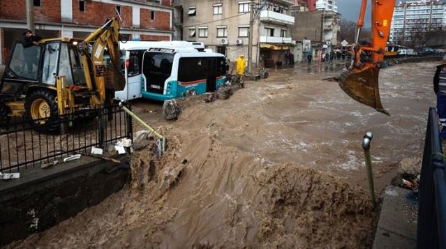 İzmir’de sel mağdurları haftasonu kısıtlamasından muaf