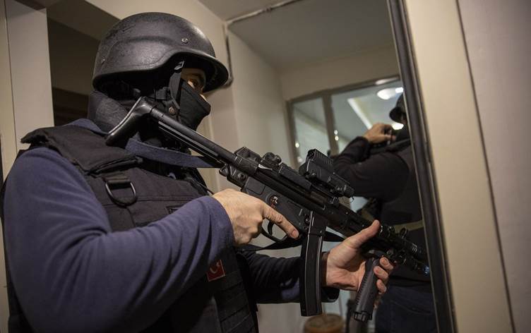 İstanbul’da IŞİD’e yönelik operasyonda 15 kişi gözaltına alındı