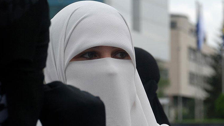 İsviçre’deki referandumda peçe yasağına destek çıktı