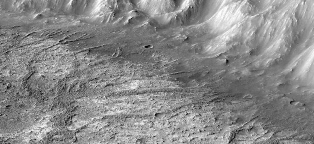 Mars’ta yeni bir krater golü keşfedildi