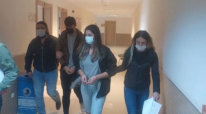 Sosyal medya hesaplarında Türk pasaportunun değerini eleştiren gençlere yurt dışına çıkış yasağı
