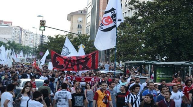 Yargıtay, Gezi Parkı olaylarında yer alan Beşiktaş taraftar grubu Çarşı’ya mensup 35 sanığın beraat kararını bozdu