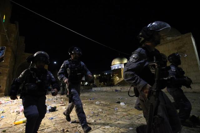 Kudüs’te yeniden gerginlik: İsrail Polisi tazyikli su ve ses bombası kullandı