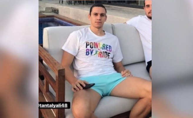 Taylan Antalyalı’ya homofobik tepkilerin odağı oldu