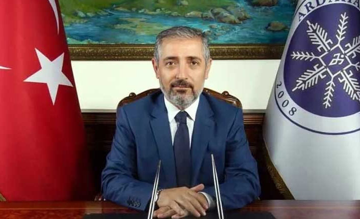 Ardahan Üniversitesi Rektörü’nün aynı üniversitede 9 farklı görevi var