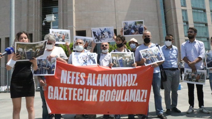 Polisin darp ettiği gazetecilerden suç duyurusu