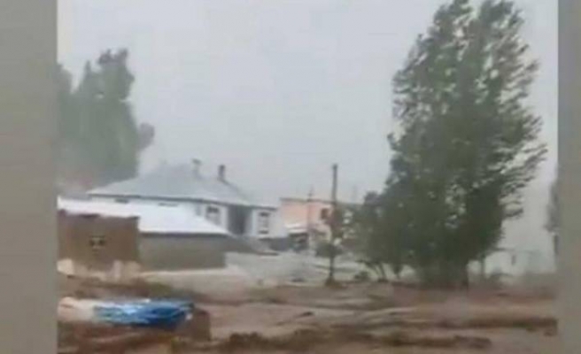 Van’da sel: 2 çobandan haber alınamıyor