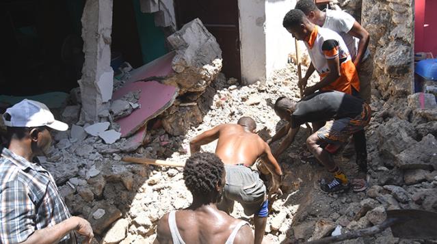 Haiti’de yaşanan 7.2 büyüklüğündeki depremde can kaybı sayısı bin 297’ye çıktı