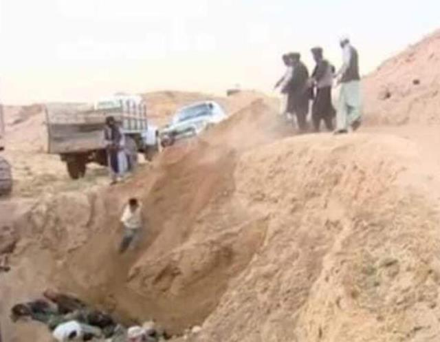Taliban toplu infaz yaptı! Kurşuna dizilen Afganlar çukura atıldı