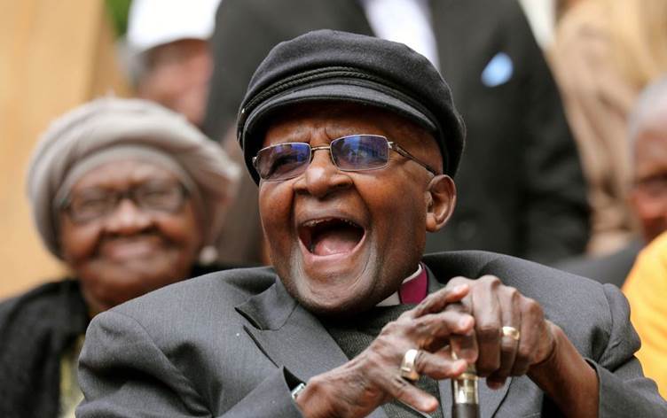 Güney Afrika’da ırk ayrımcılığına karşı mücadele eden Nobel barış ödüllü Desmond Tutu hayatını kaybetti
