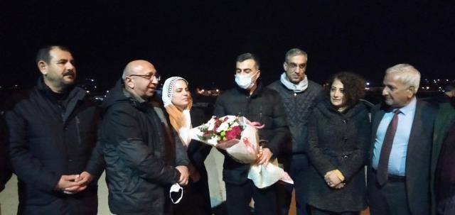 5 yıl sonra dışarıda ilk fotoğraf! Selahattin Demirtaş’ın koğuş arkadaşı HDP’li eski vekil Abdullah Zeydan tahliye oldu