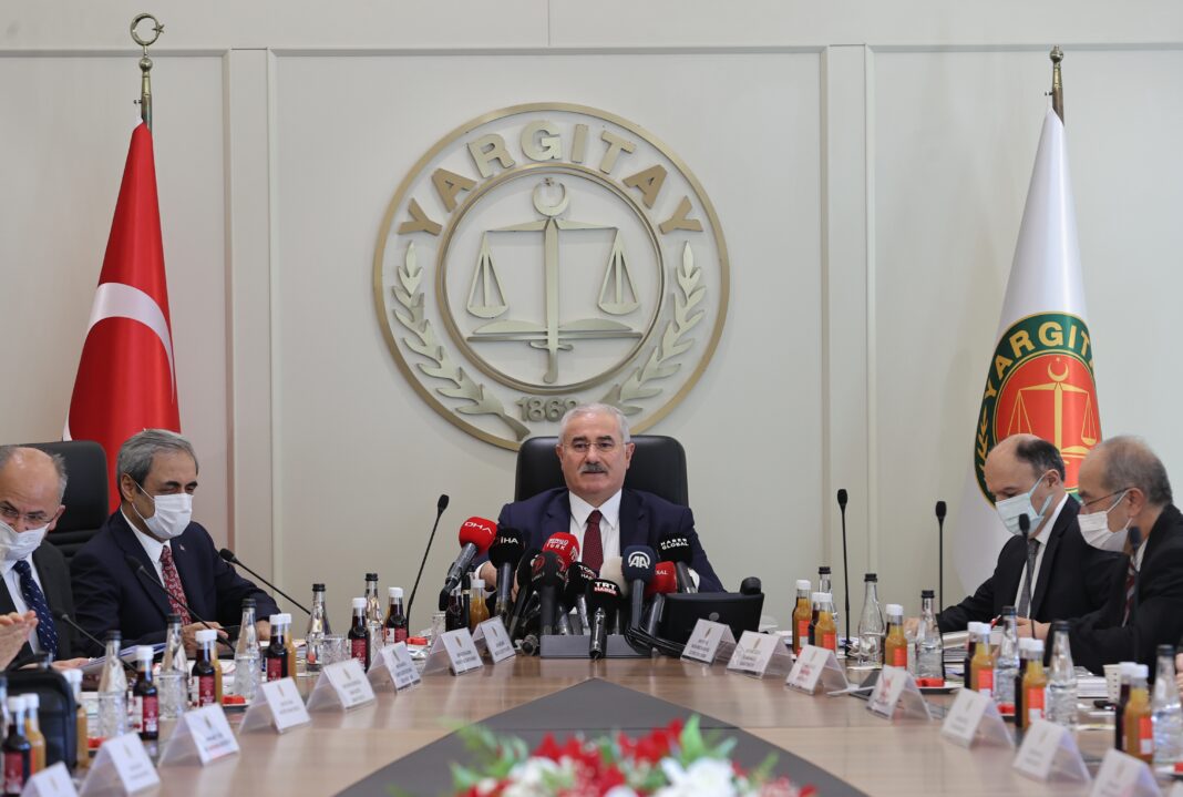 Yargıtay Başsavcısı’ndan HDP açıklaması: İddianameye ekleme yok. Parti bulunduğu yerden farklı bir yerde değil. Aynı söylemlerine eylemlerine devam ediyor