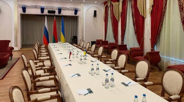 Belarus Dışişleri Bakanlığı, müzakerelerin gerçekleştirileceği salonun bir fotoğrafını yayınladı