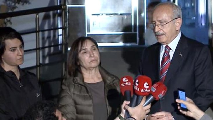 Kılıçdaroğlu 4 aydır elektrikleri kesik olan aileyi ziyaret etti!