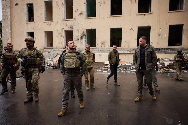 Zelenski, savaş sonrası ilk kez Kiev dışında görüntülendi! İlk yaptığı ise Harkov bölge başkanını kovmak oldu