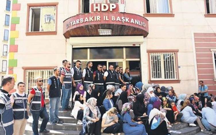 HDP Diyarbakır İl Binası mühürlendi